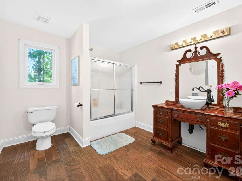43 Charles Marlowe Drive, Fairview, NC 28730.  MLS# CAR4385183, YatesRealty ID 29070. Second full bathroom on this level.