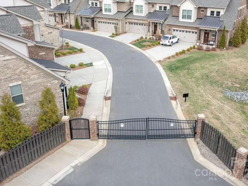 5118 Waldron Meadow Drive, Charlotte, NC 28226.  MLS# CAR4264911, YatesRealty ID 29071. 