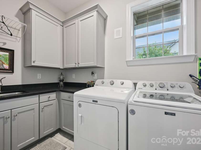 5118 Waldron Meadow Drive, Charlotte, NC 28226.  MLS# CAR4264911, YatesRealty ID 29071. Laundry