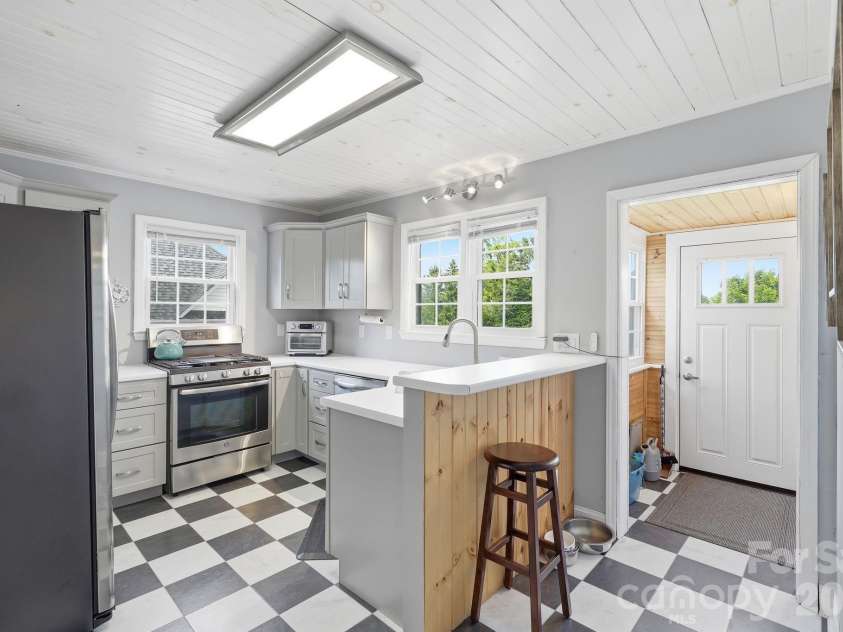 129 Mears Avenue, Canton, NC 28716.  MLS# CAR4355790, YatesRealty ID 29074. 