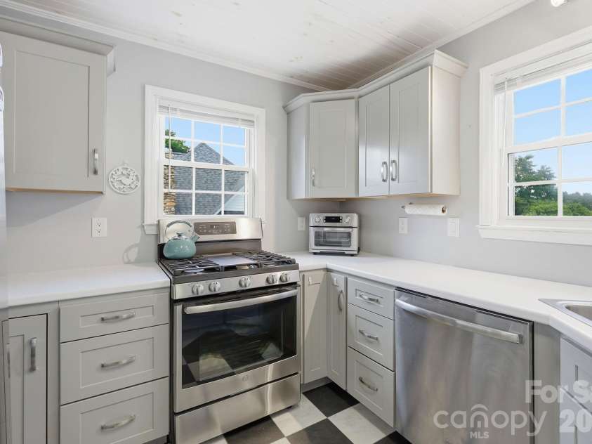 129 Mears Avenue, Canton, NC 28716.  MLS# CAR4355790, YatesRealty ID 29074. 