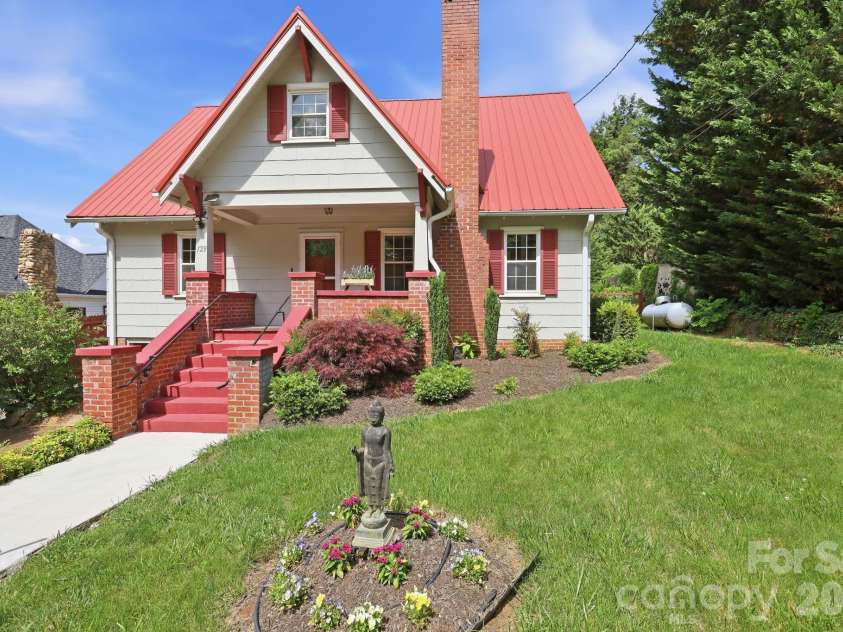 129 Mears Avenue, Canton, NC 28716.  MLS# CAR4355790, YatesRealty ID 29074. 