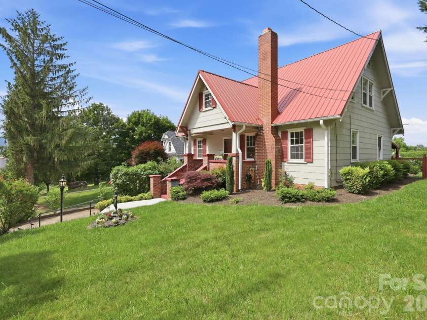 129 Mears Avenue, Canton, NC 28716.  MLS# CAR4355790, YatesRealty ID 29074. 