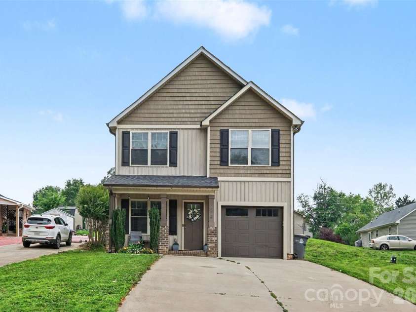 702 Margate Avenue, Kannapolis, NC 28081.  MLS# CAR4390854, YatesRealty ID 29075. 