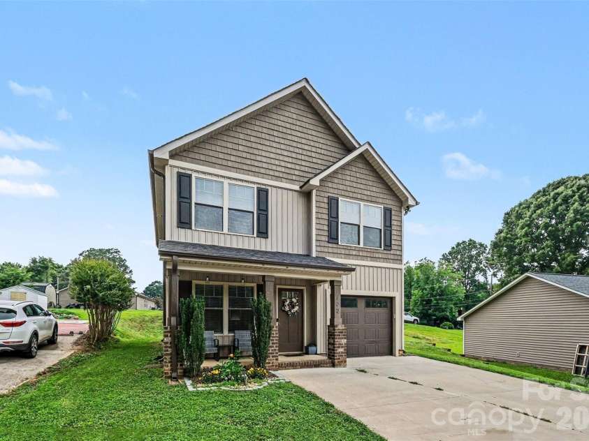 702 Margate Avenue, Kannapolis, NC 28081.  MLS# CAR4390854, YatesRealty ID 29075. 