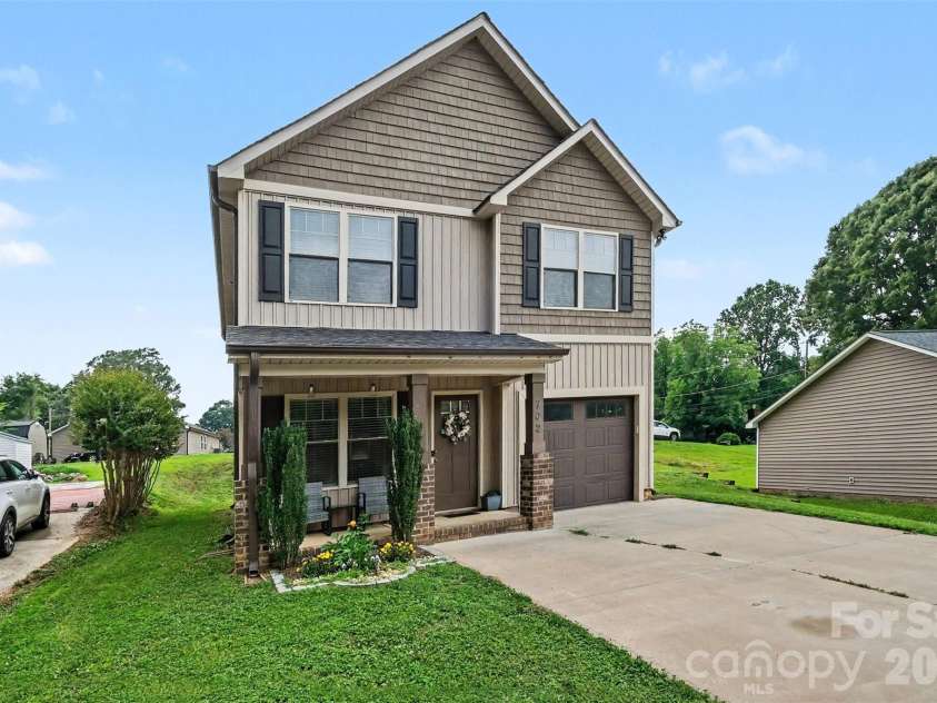 702 Margate Avenue, Kannapolis, NC 28081.  MLS# CAR4390854, YatesRealty ID 29075. 
