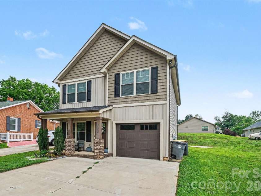 702 Margate Avenue, Kannapolis, NC 28081.  MLS# CAR4390854, YatesRealty ID 29075. 