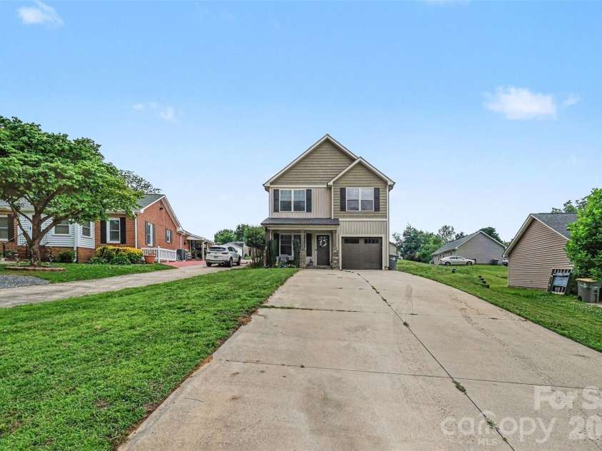 702 Margate Avenue, Kannapolis, NC 28081.  MLS# CAR4390854, YatesRealty ID 29075. 