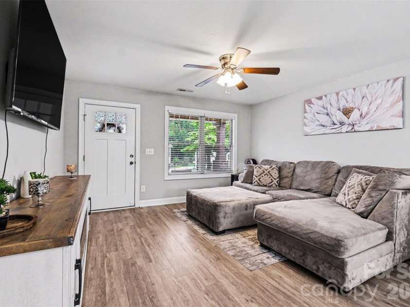 702 Margate Avenue, Kannapolis, NC 28081.  MLS# CAR4390854, YatesRealty ID 29075. 