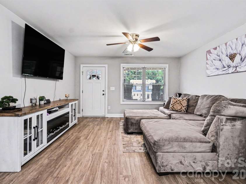 702 Margate Avenue, Kannapolis, NC 28081.  MLS# CAR4390854, YatesRealty ID 29075. 