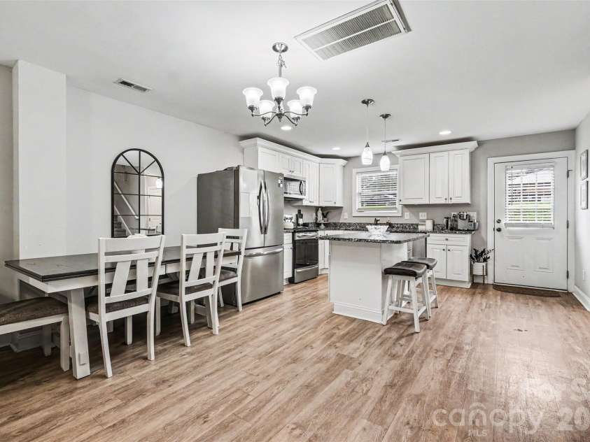 702 Margate Avenue, Kannapolis, NC 28081.  MLS# CAR4390854, YatesRealty ID 29075. 