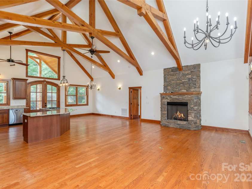 32 Pine Acre Boulevard, Asheville, NC 28804.  MLS# CAR4283589, YatesRealty ID 29077. 