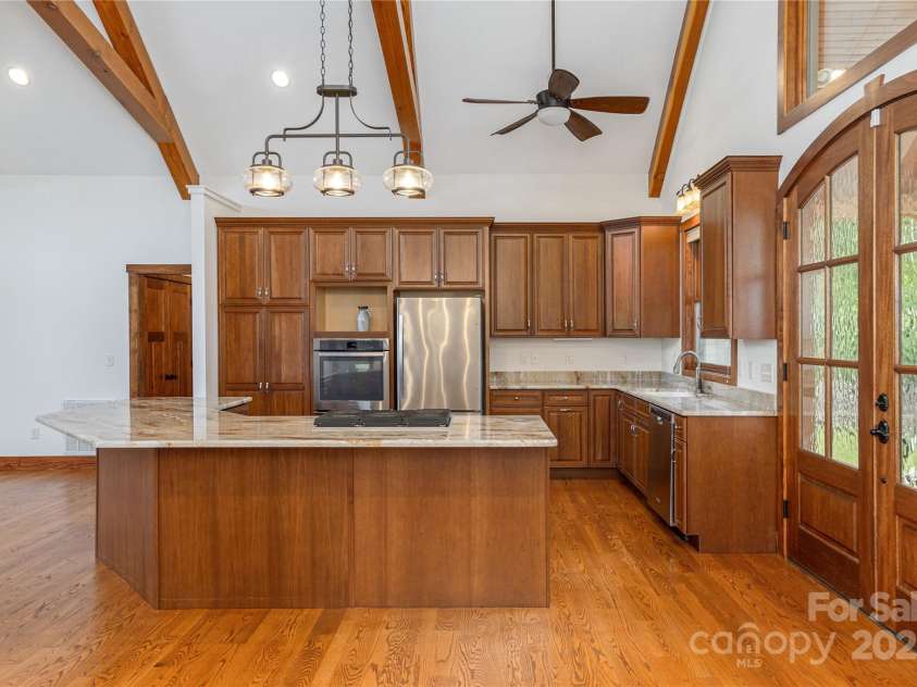 32 Pine Acre Boulevard, Asheville, NC 28804.  MLS# CAR4283589, YatesRealty ID 29077. 