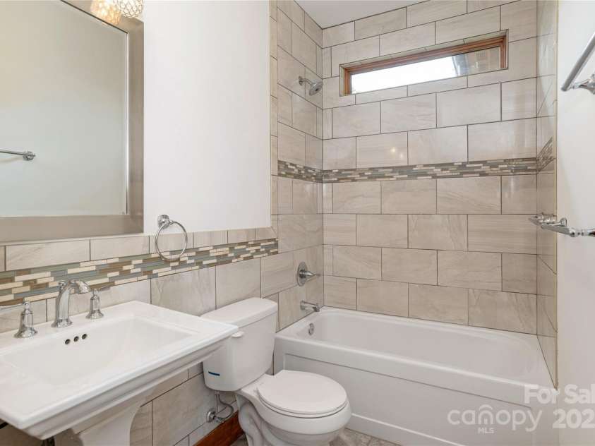 32 Pine Acre Boulevard, Asheville, NC 28804.  MLS# CAR4283589, YatesRealty ID 29077. Hall tile bath