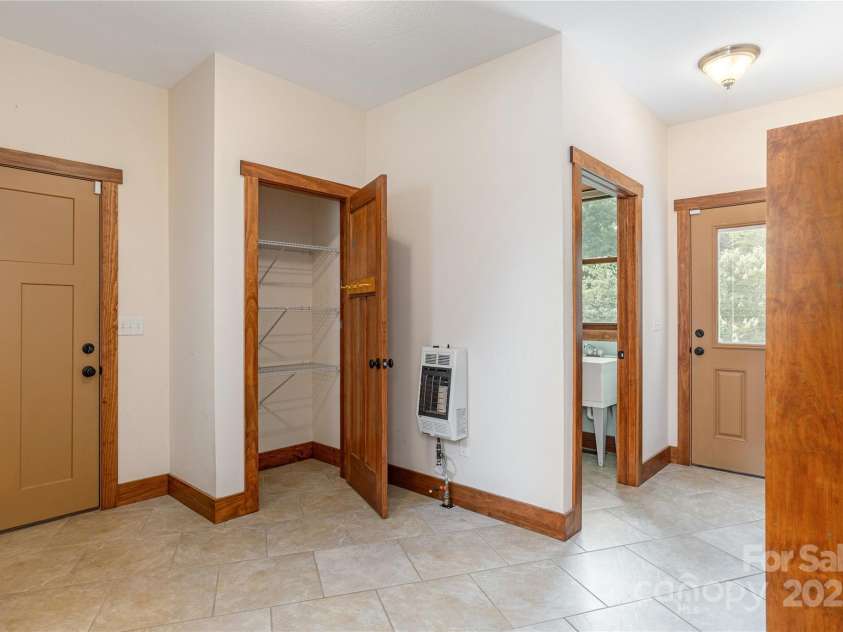 32 Pine Acre Boulevard, Asheville, NC 28804.  MLS# CAR4283589, YatesRealty ID 29077. Mud room from garage