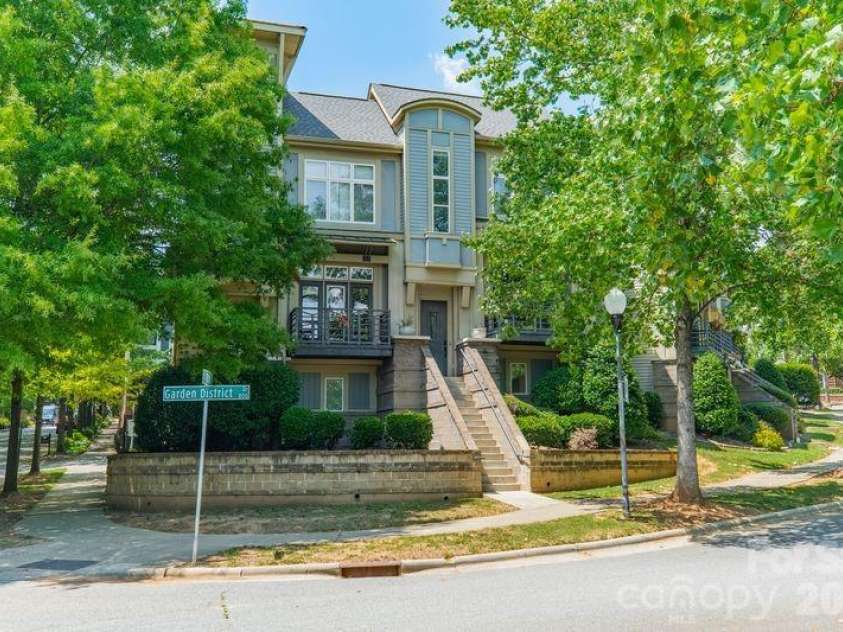 820 Garden District Drive, Charlotte, NC 28202.  MLS# CAR4382830, YatesRealty ID 29078. 