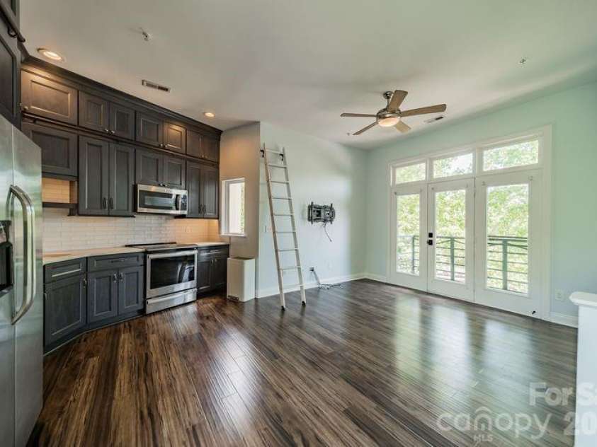 820 Garden District Drive, Charlotte, NC 28202.  MLS# CAR4382830, YatesRealty ID 29078. 