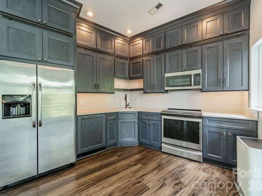 820 Garden District Drive, Charlotte, NC 28202.  MLS# CAR4382830, YatesRealty ID 29078. 
