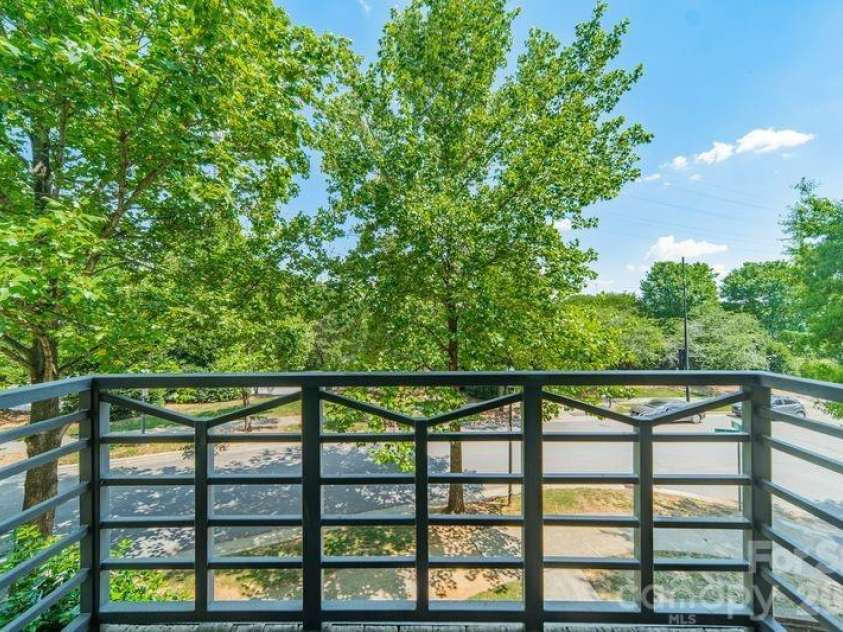820 Garden District Drive, Charlotte, NC 28202.  MLS# CAR4382830, YatesRealty ID 29078. 