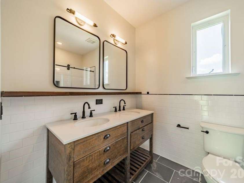 820 Garden District Drive, Charlotte, NC 28202.  MLS# CAR4382830, YatesRealty ID 29078. 
