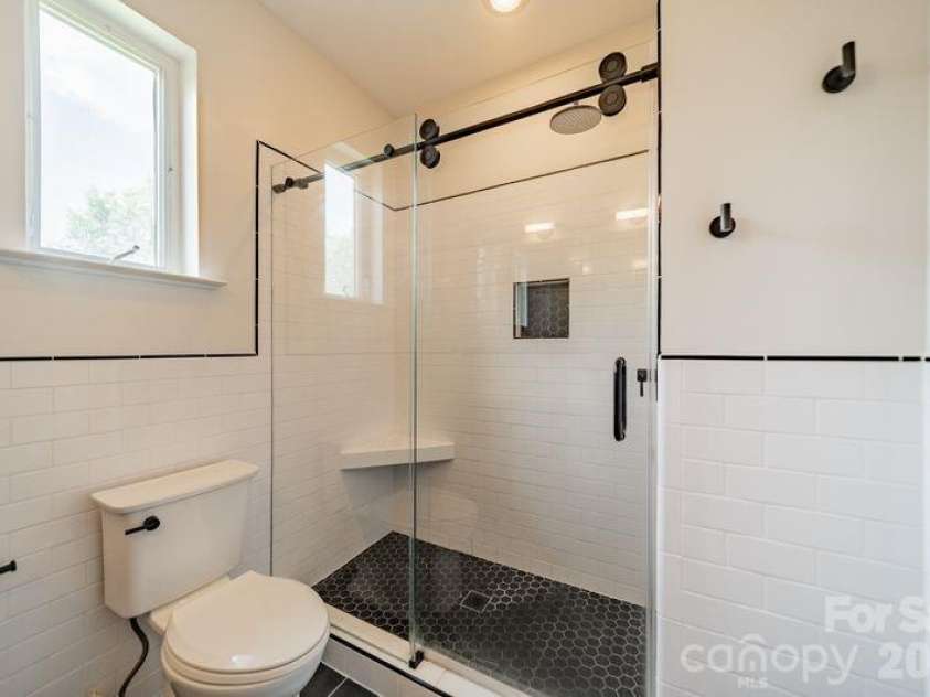 820 Garden District Drive, Charlotte, NC 28202.  MLS# CAR4382830, YatesRealty ID 29078. 