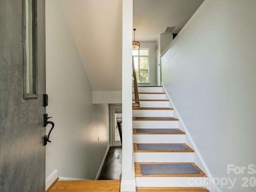 820 Garden District Drive, Charlotte, NC 28202.  MLS# CAR4382830, YatesRealty ID 29078. 