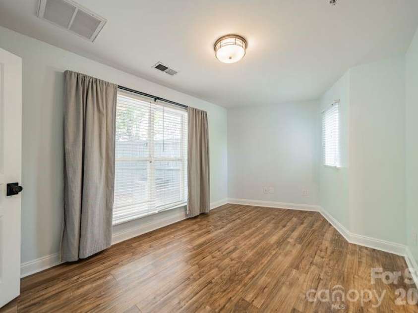 820 Garden District Drive, Charlotte, NC 28202.  MLS# CAR4382830, YatesRealty ID 29078. 