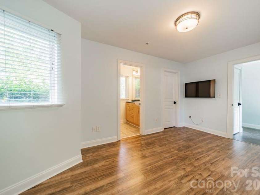 820 Garden District Drive, Charlotte, NC 28202.  MLS# CAR4382830, YatesRealty ID 29078. 
