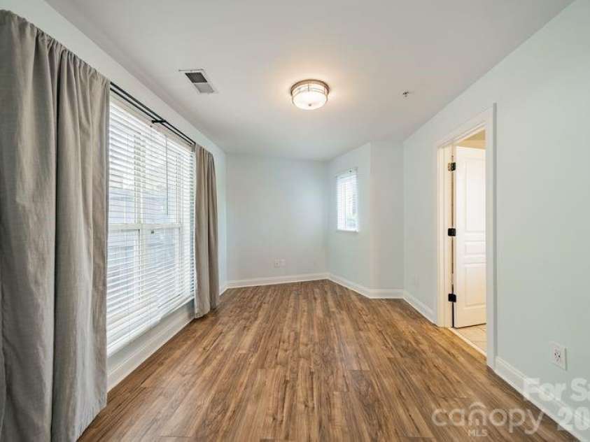 820 Garden District Drive, Charlotte, NC 28202.  MLS# CAR4382830, YatesRealty ID 29078. 