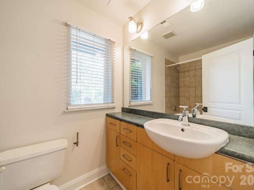 820 Garden District Drive, Charlotte, NC 28202.  MLS# CAR4382830, YatesRealty ID 29078. 