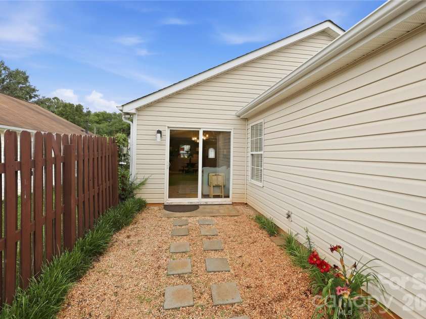 538 Railway Place, Concord, NC 28025.  MLS# CAR4387114, YatesRealty ID 29079. 
