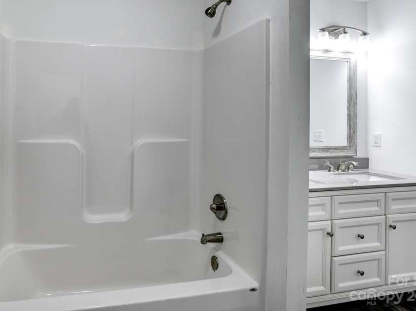 321 Quinn Hill Lane, Mars Hill, NC 28754.  MLS# CAR4106150, YatesRealty ID 2908. 