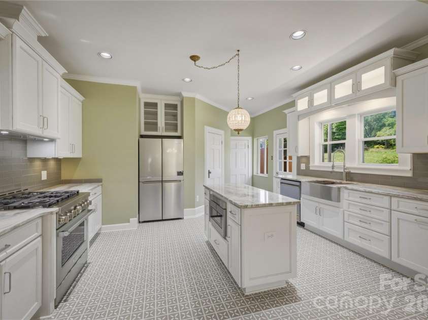 311 West Union Street, Morganton, NC 28655.  MLS# CAR4382391, YatesRealty ID 29080. 