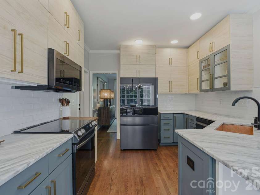 5408 Kuykendall Road, Charlotte, NC 28270.  MLS# CAR4390073, YatesRealty ID 29081. Beautifully Designed Kitchen