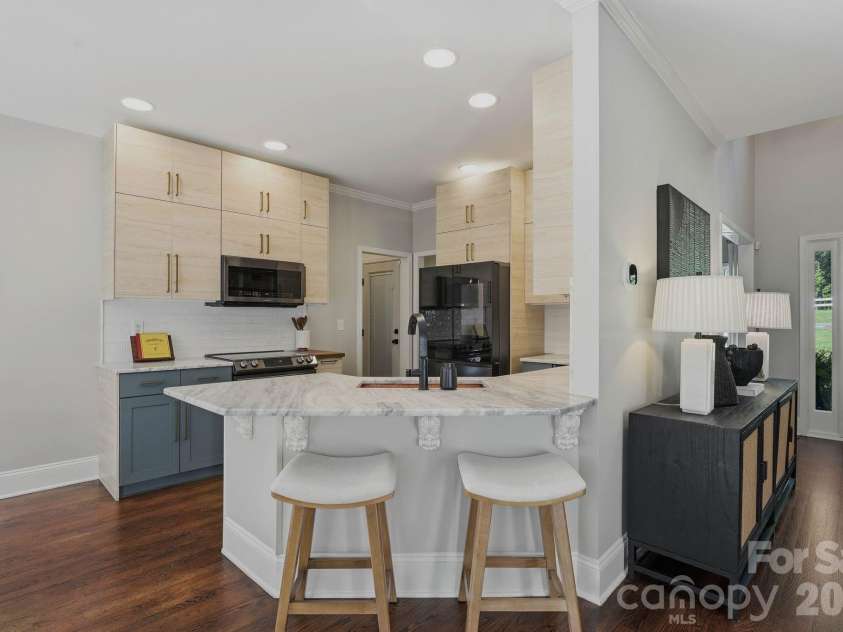 5408 Kuykendall Road, Charlotte, NC 28270.  MLS# CAR4390073, YatesRealty ID 29081. Kitchen and Bar