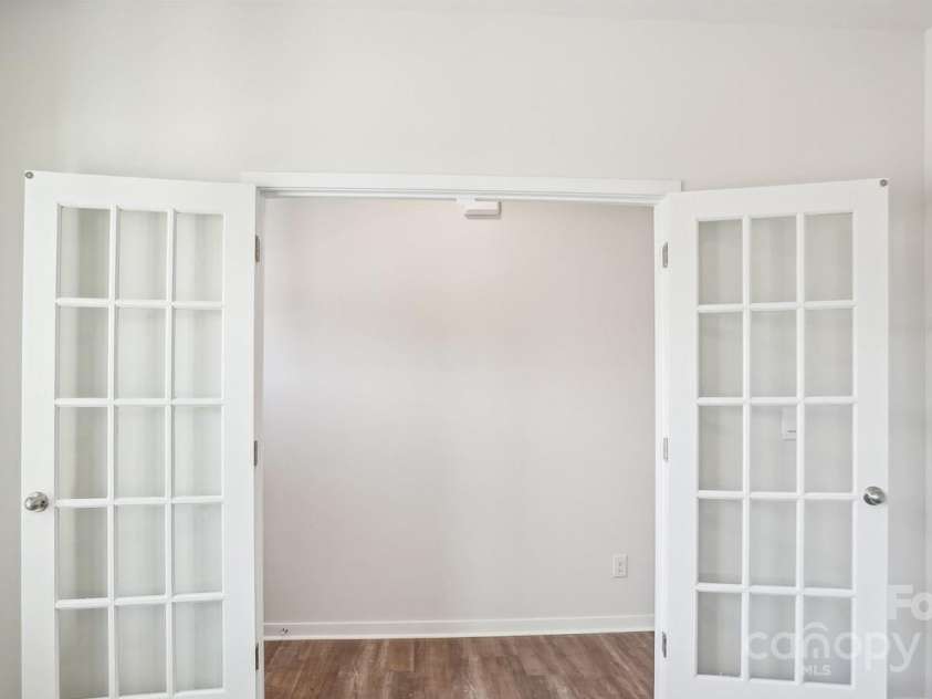 827 Adelston Lane, Asheville, NC 28804.  MLS# CAR4264538, YatesRealty ID 29081. Photos are representative