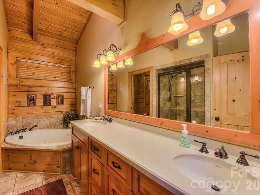 40 Adohi Trail, Maggie Valley, NC 28751.  MLS# CAR4385842, YatesRealty ID 29082. 
