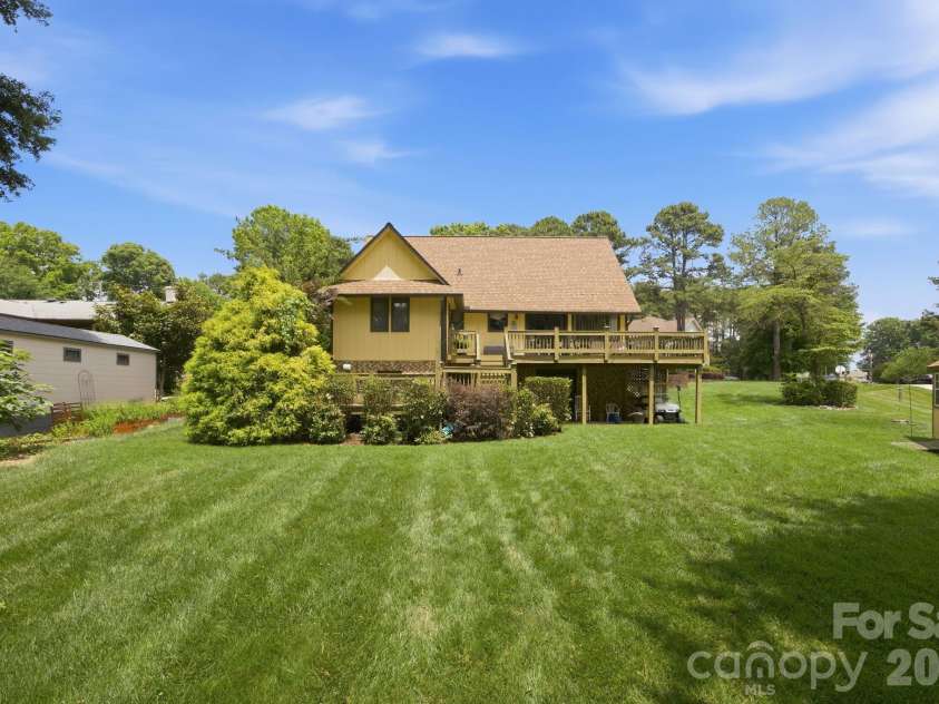 220 Shoreline Loop, Mooresville, NC 28117.  MLS# CAR4383743, YatesRealty ID 29083. 