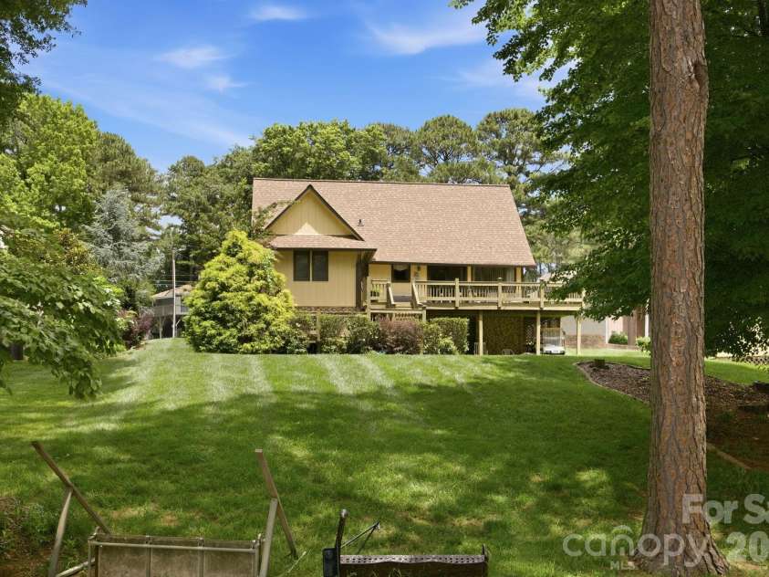 220 Shoreline Loop, Mooresville, NC 28117.  MLS# CAR4383743, YatesRealty ID 29083. 