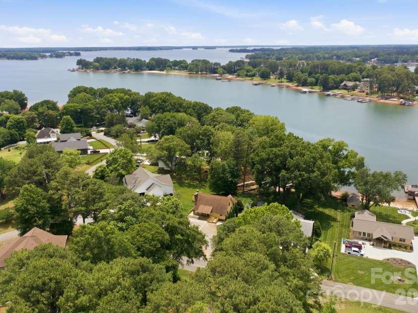 220 Shoreline Loop, Mooresville, NC 28117.  MLS# CAR4383743, YatesRealty ID 29083. 