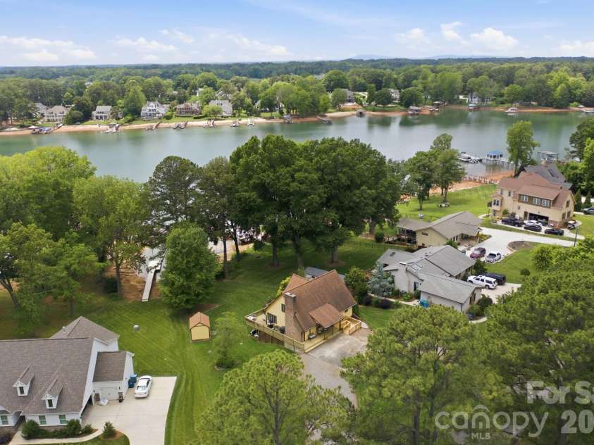 220 Shoreline Loop, Mooresville, NC 28117.  MLS# CAR4383743, YatesRealty ID 29083. 