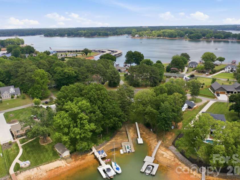 220 Shoreline Loop, Mooresville, NC 28117.  MLS# CAR4383743, YatesRealty ID 29083. 