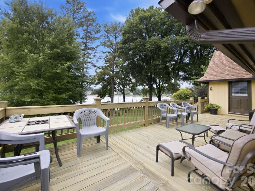 220 Shoreline Loop, Mooresville, NC 28117.  MLS# CAR4383743, YatesRealty ID 29083. 