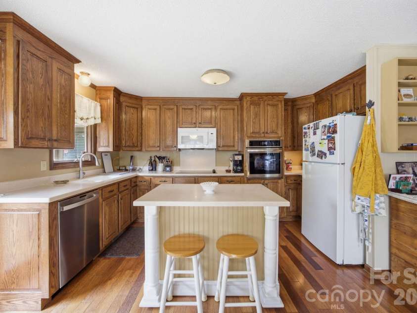 220 Shoreline Loop, Mooresville, NC 28117.  MLS# CAR4383743, YatesRealty ID 29083. 