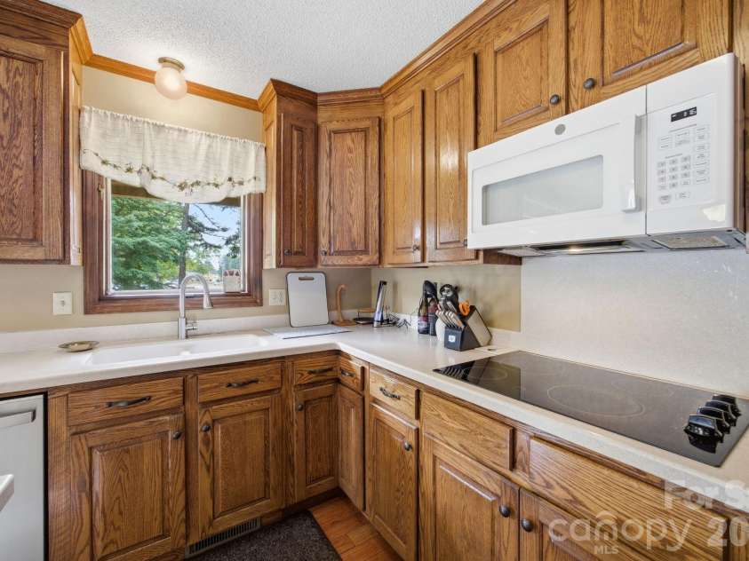 220 Shoreline Loop, Mooresville, NC 28117.  MLS# CAR4383743, YatesRealty ID 29083. 