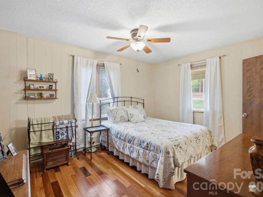 220 Shoreline Loop, Mooresville, NC 28117.  MLS# CAR4383743, YatesRealty ID 29083. 