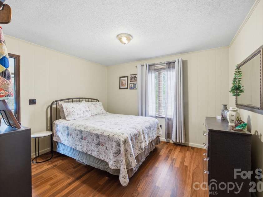 220 Shoreline Loop, Mooresville, NC 28117.  MLS# CAR4383743, YatesRealty ID 29083. 