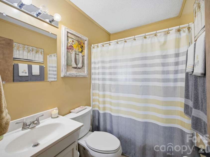 220 Shoreline Loop, Mooresville, NC 28117.  MLS# CAR4383743, YatesRealty ID 29083. 