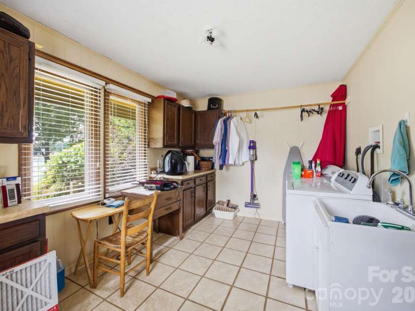 220 Shoreline Loop, Mooresville, NC 28117.  MLS# CAR4383743, YatesRealty ID 29083. 