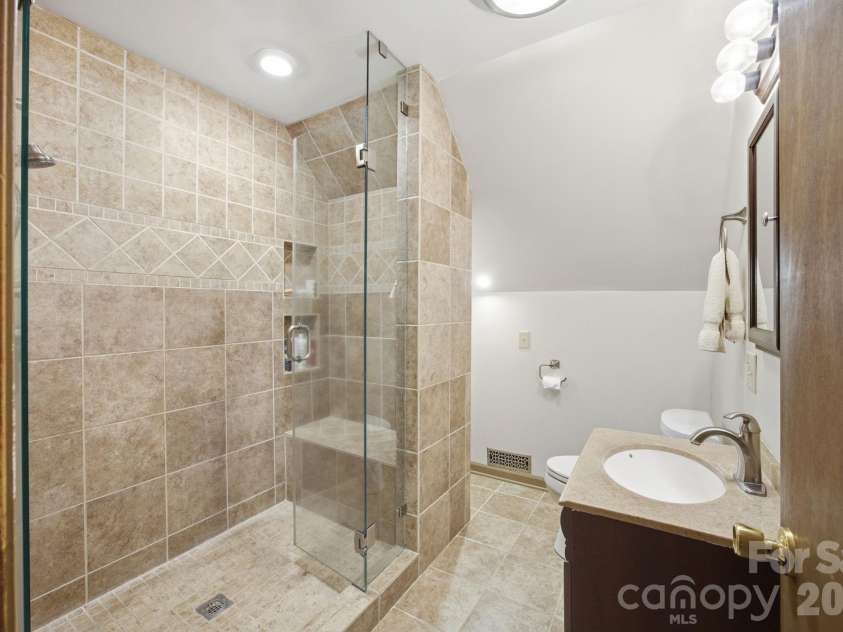 220 Shoreline Loop, Mooresville, NC 28117.  MLS# CAR4383743, YatesRealty ID 29083. 